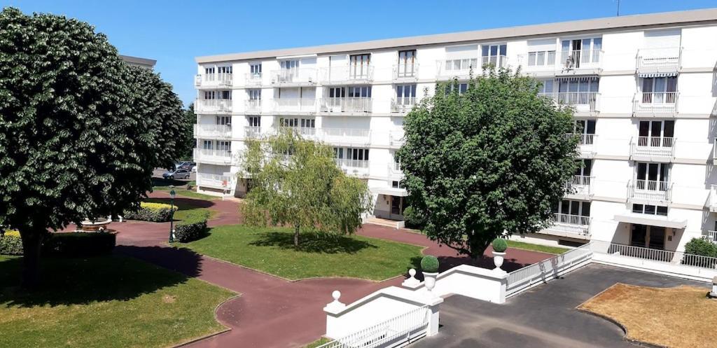 Appartement Lumineux Idealement Situe A Proximite De Musees Equipements Sportifs Salle De Spectacle Commerces Caen Eksteriør bilde