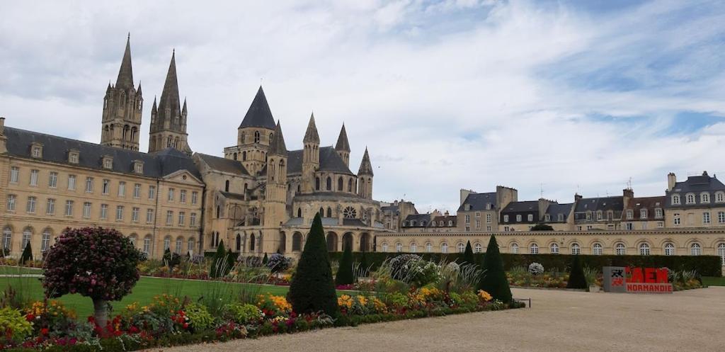 Appartement Lumineux Idealement Situe A Proximite De Musees Equipements Sportifs Salle De Spectacle Commerces Caen Eksteriør bilde